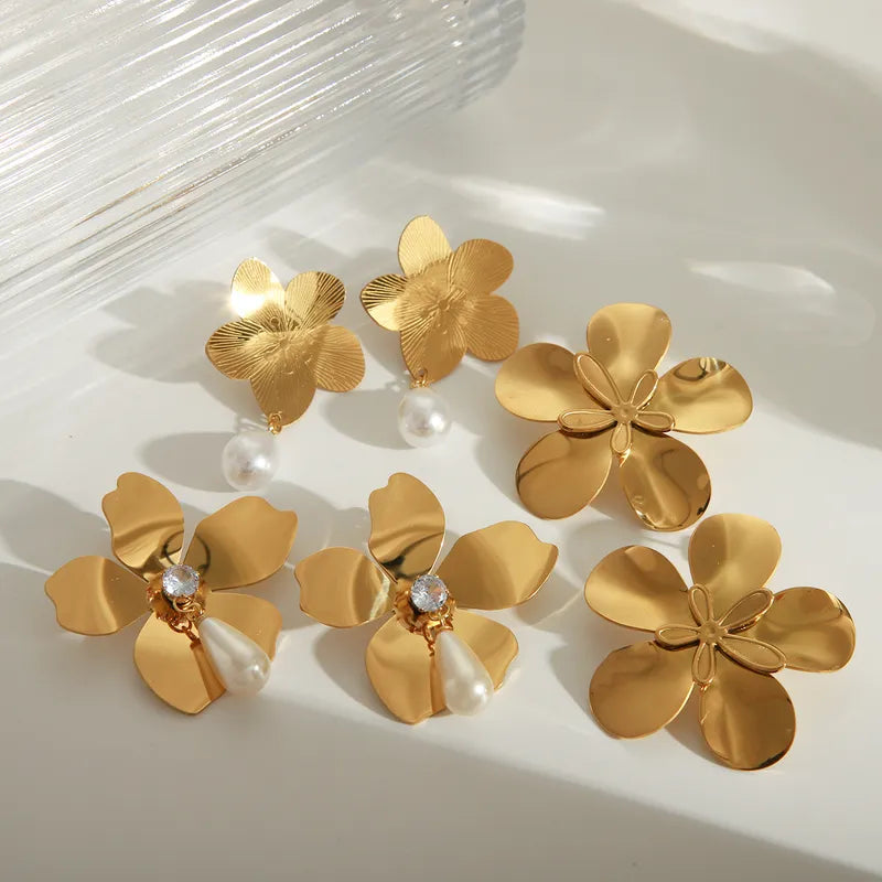 1 Pair Basic Exaggerated Classic Style Flower Plating 304 Stainless Steel Artificial Pearls Zircon 18K Gold Plated Ear Studs