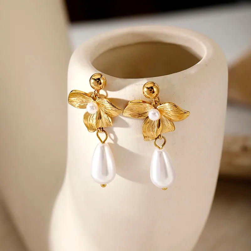 1 Pair Basic Simple Style Classic Style Flower Plating 304 Stainless Steel Artificial Pearls 18K Gold Plated Drop Earrings