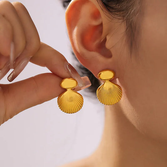 1 Pair Casual Elegant Modern Style Shell Titanium Steel 18K Gold Plated Ear Studs