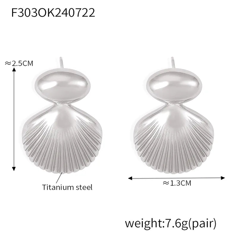 1 Pair Casual Elegant Modern Style Shell Titanium Steel 18K Gold Plated Ear Studs