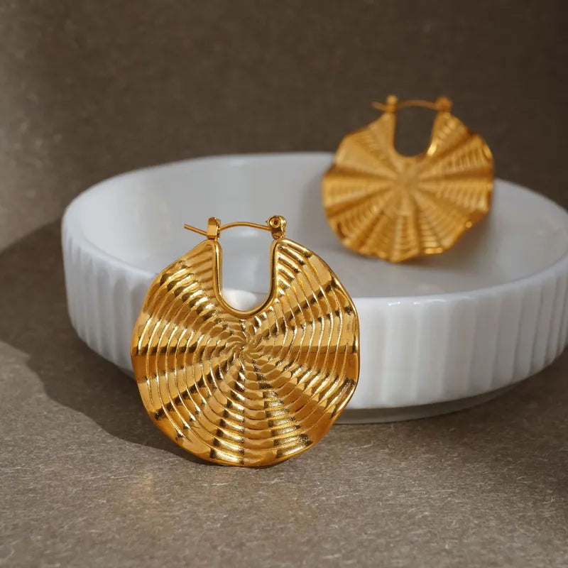 1 Pair Casual Simple Style Geometric Solid Color Flower Titanium Steel 18K Gold Plated Earrings