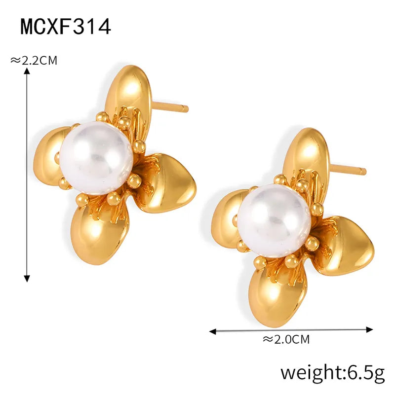 1 Pair Elegant French Style Simple Style Flower Inlay Titanium Steel Artificial Pearls 18K Gold Plated Ear Studs