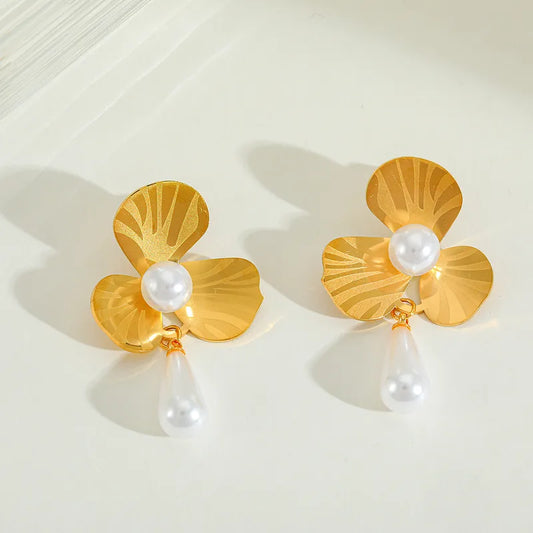 1 Pair Elegant Retro Artistic Irregular Flower 304 Stainless Steel Imitation Pearl Zircon 18K Gold Plated Ear Studs