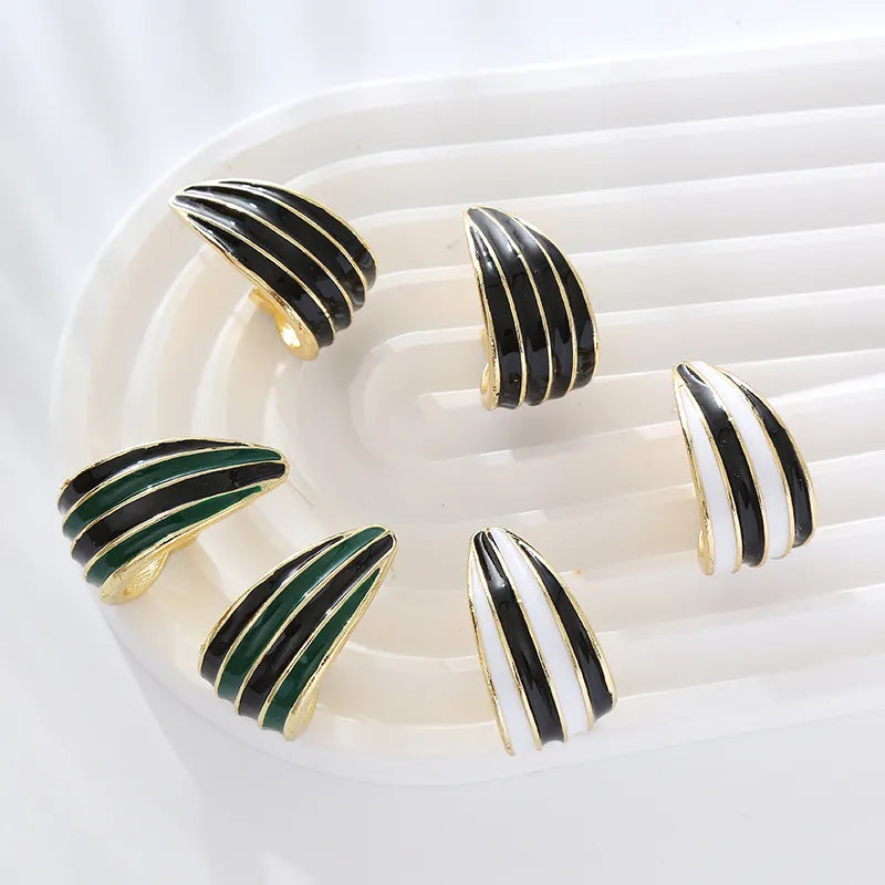 1 Pair Elegant Simple Style C Shape Stripe Enamel Alloy Ear Studs