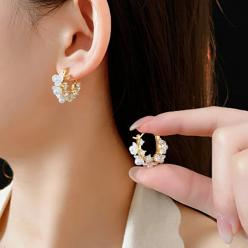 1 Pair Elegant Simple Style Classic Style Flower Inlay Copper Imitation Pearl Zircon 14K Gold Plated Earrings