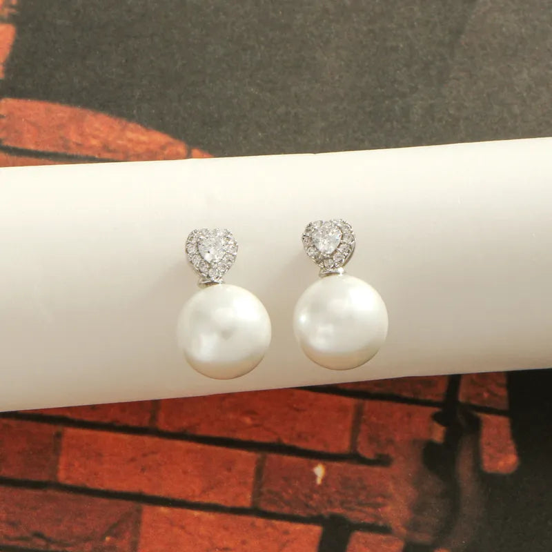 1 Pair Elegant Sweet Shiny Round Heart Shape Inlay Copper Pearl Zircon White Gold Plated Ear Studs