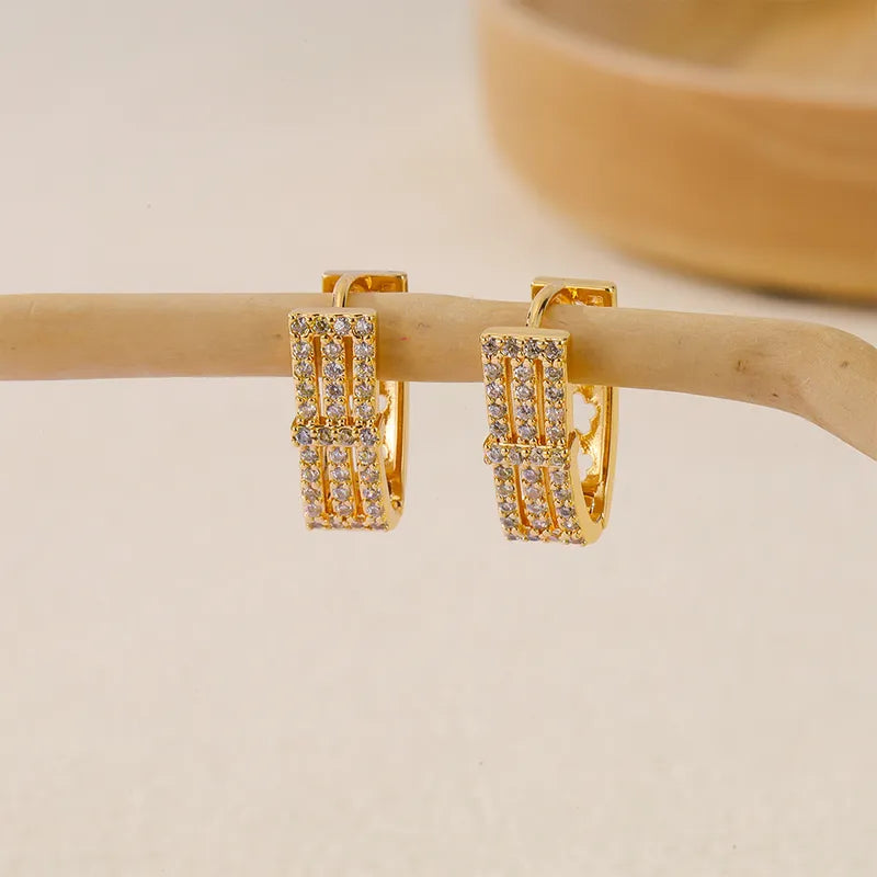 1 Pair Elegant V Shape Argyle Inlay Copper Zircon Earrings