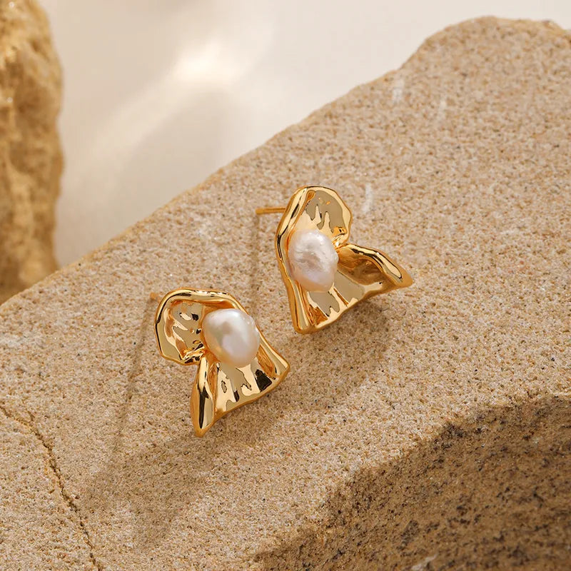 1 Pair IG Style Simple Style Solid Color Inlay Copper Freshwater Pearl 18K Gold Plated Silver Plated Ear Studs