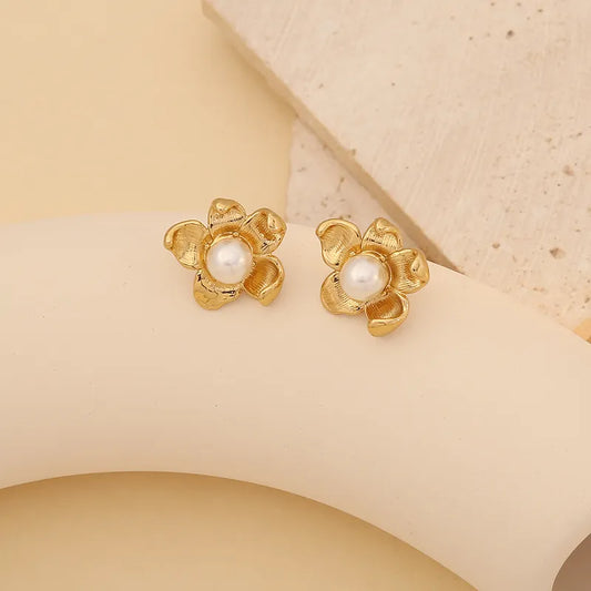 1 Pair Luxurious Lady Shell Inlay 304 Stainless Steel Pearl 18K Gold Plated Ear Studs