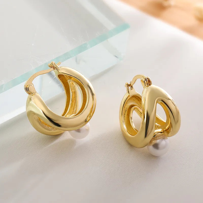 1 Pair Retro Simple Style Commute C Shape Heart Shape Solid Color Inlay Copper Artificial Pearls 18K Gold Plated Earrings Ear Studs