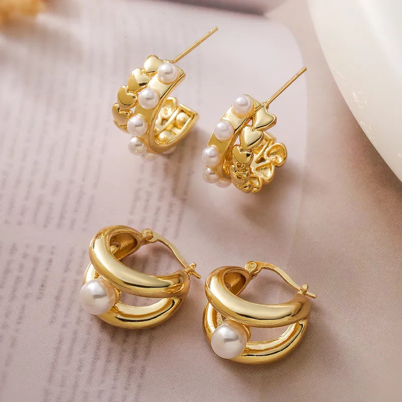 1 Pair Retro Simple Style Commute C Shape Heart Shape Solid Color Inlay Copper Artificial Pearls 18K Gold Plated Earrings Ear Studs