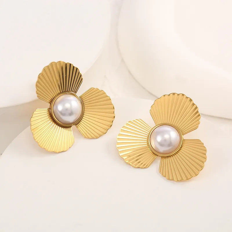 1 Pair Simple Style Classic Style Flower Plating Inlay 304 Stainless Steel Artificial Pearls 18K Gold Plated Ear Studs