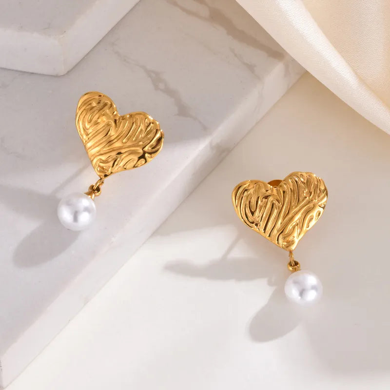 1 Pair Simple Style Classic Style Heart Shape Plating Inlay 201 Stainless Steel Artificial Pearls 18K Gold Plated Drop Earrings