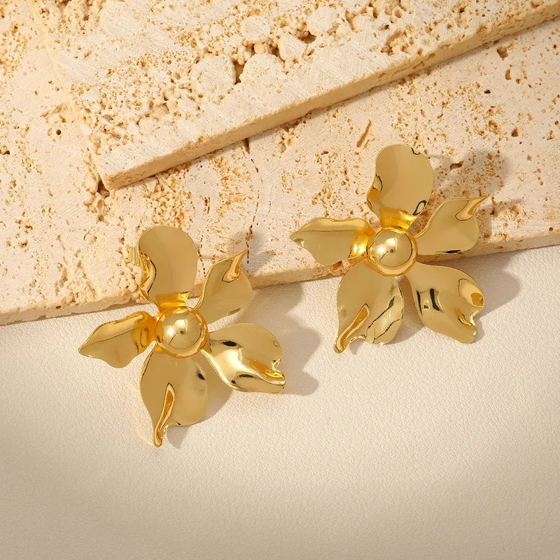 1 Pair Simple Style Flower Plating Copper 18K Gold Plated Ear Studs