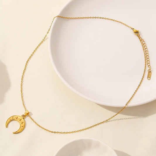 304 Stainless Steel 18K Gold Plated Casual Simple Style Plating Geometric Moon Pendant Necklace