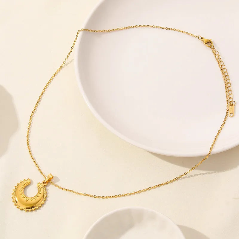 304 Stainless Steel 18K Gold Plated Casual Simple Style Plating Geometric Moon Pendant Necklace