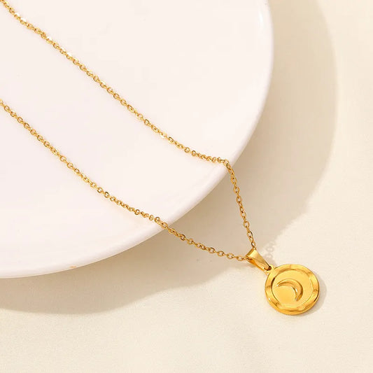 304 Stainless Steel 18K Gold Plated Casual Simple Style Plating Geometric Moon Pendant Necklace