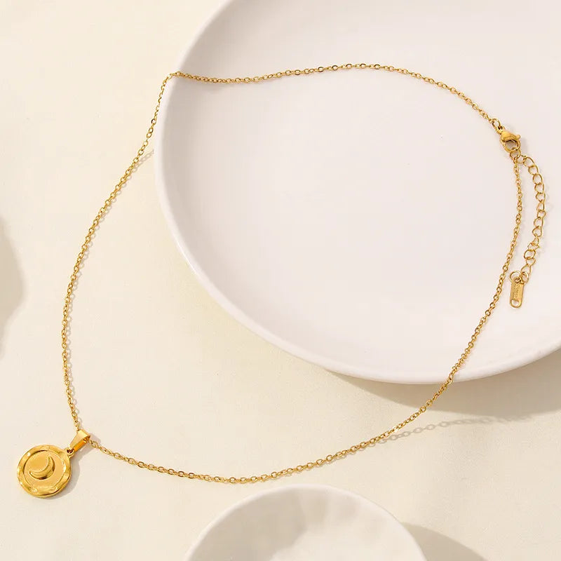 304 Stainless Steel 18K Gold Plated Casual Simple Style Plating Geometric Moon Pendant Necklace