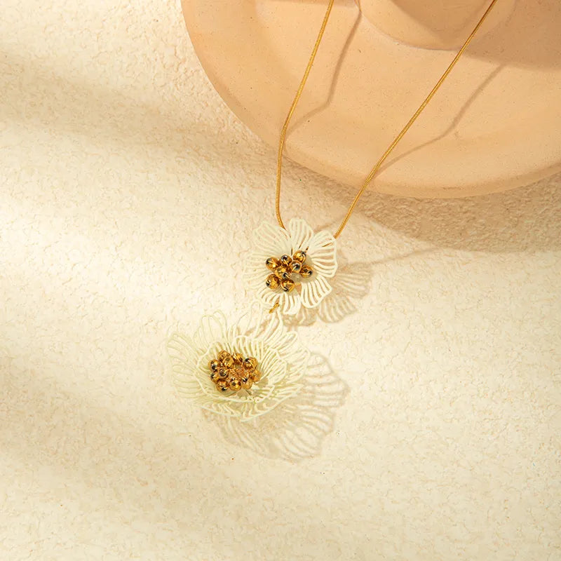 304 Stainless Steel Gold Plated Classical Romantic Sweet Plating Hollow Out Flower Pendant Necklace