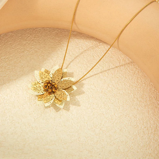 304 Stainless Steel Gold Plated Classical Romantic Sweet Plating Hollow Out Flower Pendant Necklace