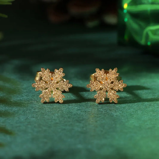 A Pair Of Christmas 18K Real Gold Stainless Steel Snowflake Ear Stud Suitable For Daily Holiday Wear