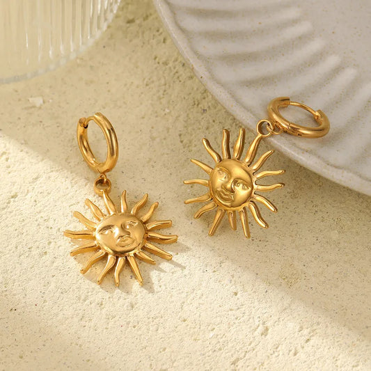 A Pair Of Fashionable 18K Real Gold Stainless Steel Sun God Ear Clip Earrings Suitable For Women's Daily Wear