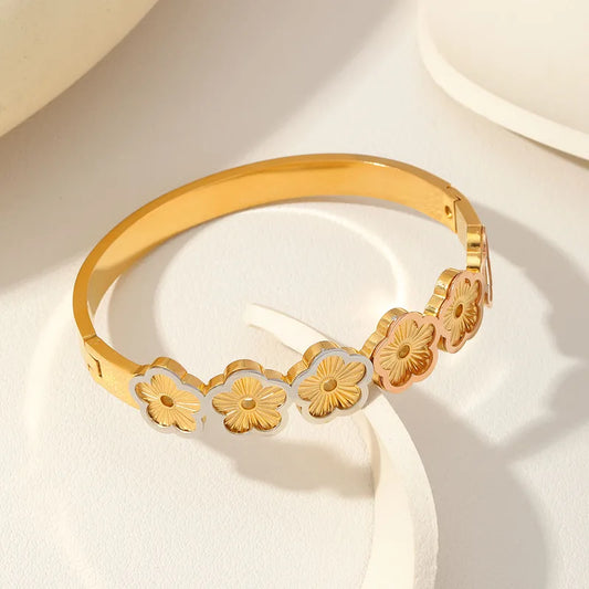 Casual Elegant Flower 304 Stainless Steel 18K Gold Plated Bangle In Bulk