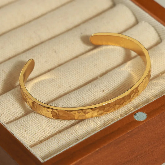 Casual Simple Style Solid Color Titanium Steel Indentation Plating 18k Gold Plated Bangle