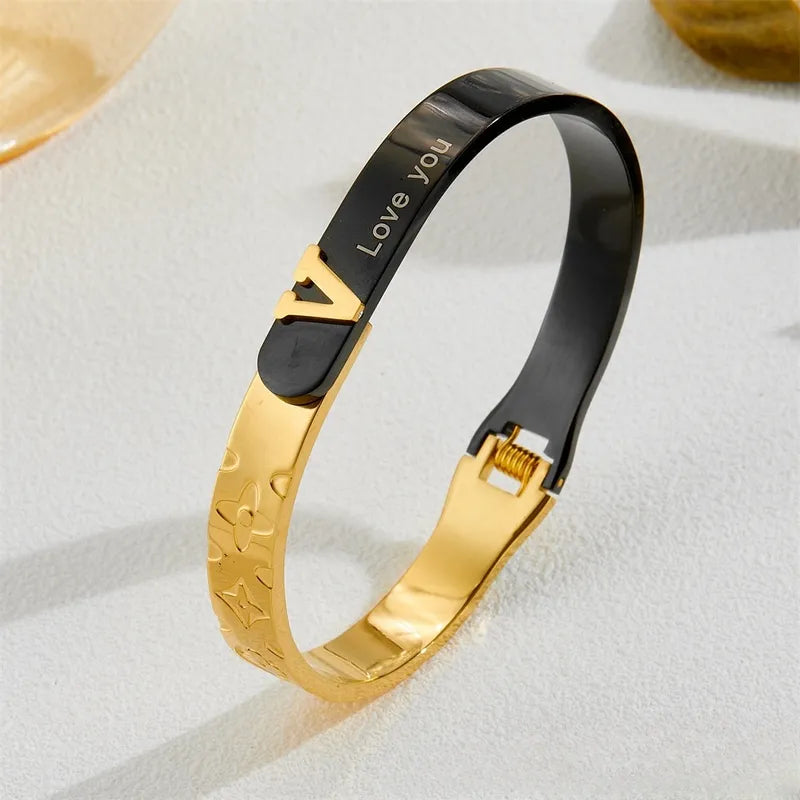 Elegant Heart Shape Titanium Steel 18K Gold Plated Bangle In Bulk