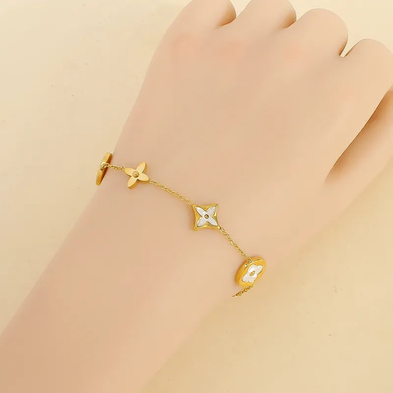 Elegant Romantic Heart Shape 304 Stainless Steel 18K Gold Plated Shell Bracelets In Bulk