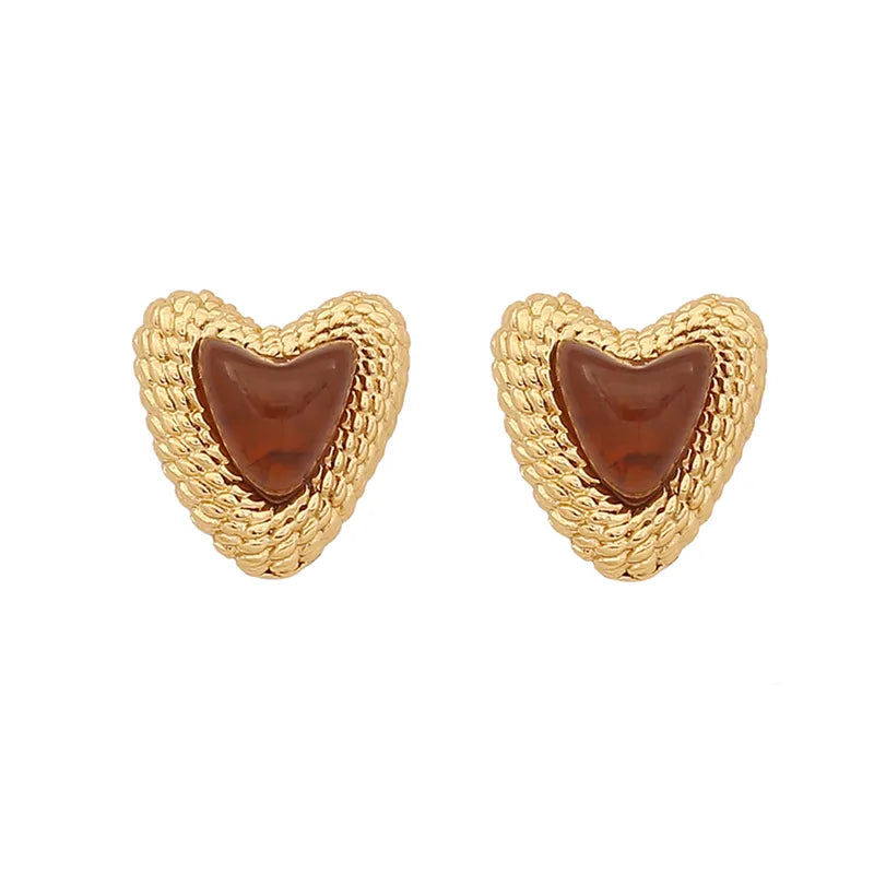 French Retro Love Heart Stud Earrings Women's Special-Interest Design High-Grade Light Luxury Earrings