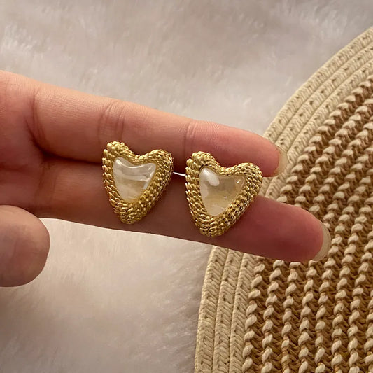 French Retro Love Heart Stud Earrings Women's Special-Interest Design High-Grade Light Luxury Earrings