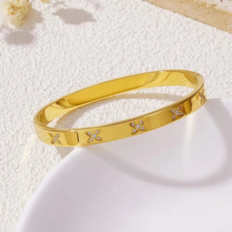 Luxurious Simple Style Classic Style H Letter Four Leaf Clover Titanium Steel 18K Gold Plated Zircon Bangle In Bulk