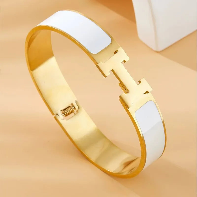 Luxurious Simple Style Classic Style H Letter Four Leaf Clover Titanium Steel 18K Gold Plated Zircon Bangle In Bulk