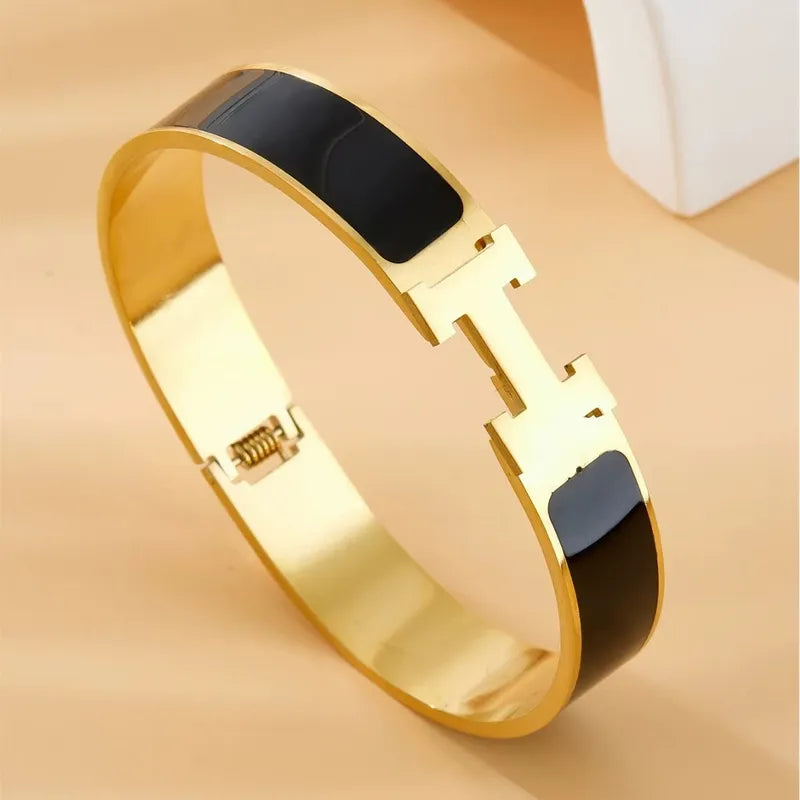 Luxurious Simple Style Classic Style H Letter Four Leaf Clover Titanium Steel 18K Gold Plated Zircon Bangle In Bulk