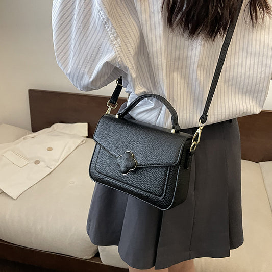 Women's Medium Pu Leather Solid Color Vacation Classic Style Square Magnetic Buckle Shoulder Bag