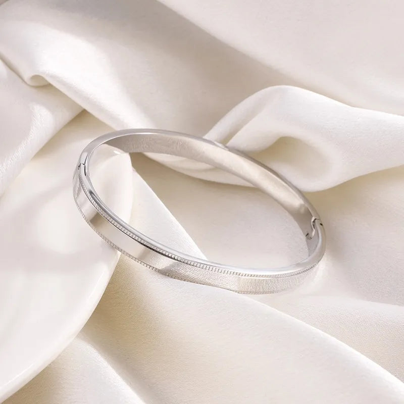 Simple Style Classic Style Solid Color Titanium Steel Silver Plated Bangle In Bulk