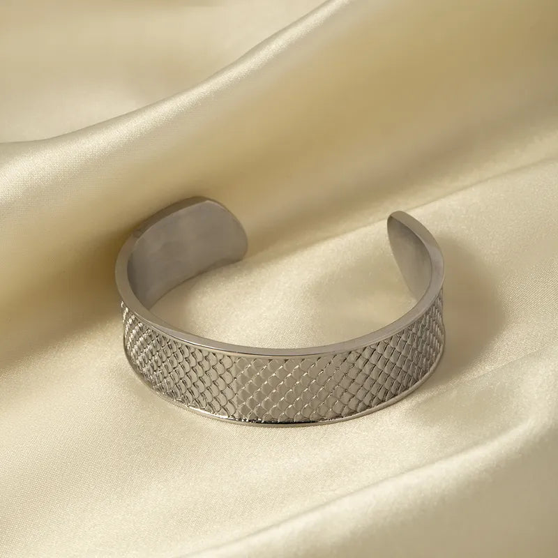 Stainless Steel IG Style Simple Style Fish Scales Bangle