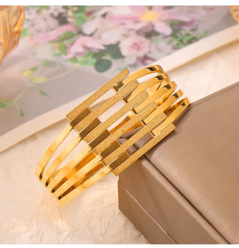 Gold Plated Casual Elegant Simple Style Hollow Out Inlay Solid Color Rhinestones Bangle