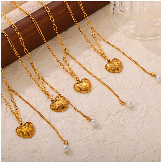 Titanium Steel 18K Gold Plated Elegant Simple Style Plating Carving Round Heart Shape Artificial Pearls Pendant Necklace