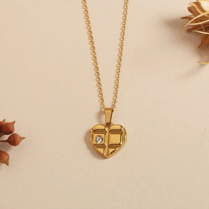 Wholesale Jewelry Casual Elegant Heart Shape Flower 304 Stainless Steel Zircon 18K Gold Plated Inlay Pendant Necklace