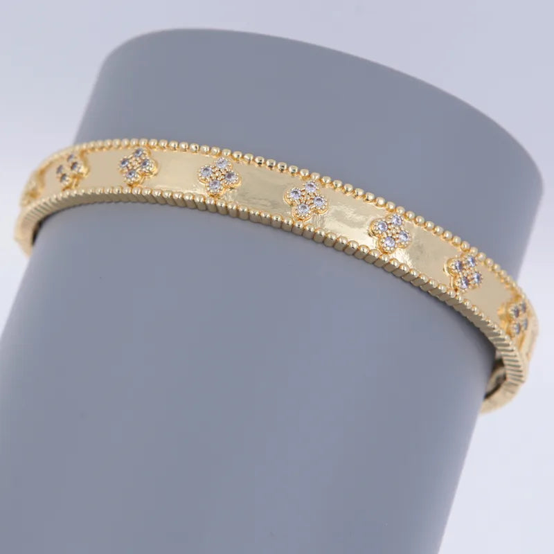 Wholesale Jewelry Elegant Four Leaf Clover Copper Zircon 18K Gold Plated Bangle