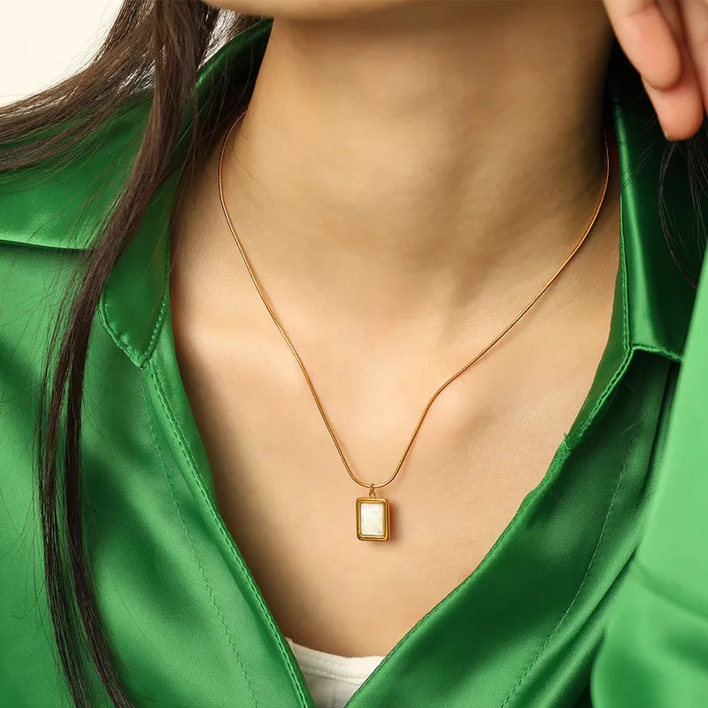 Wholesale Jewelry Elegant French Style Simple Style Square 304 Stainless Steel Shell 18K Gold Plated Polishing Inlay Pendant Necklace