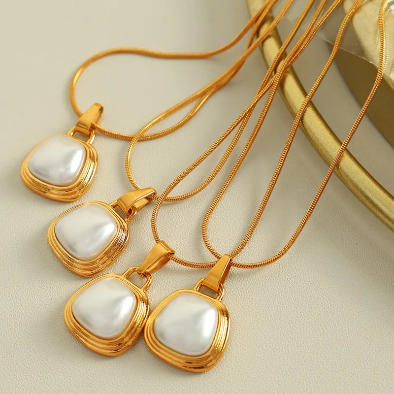 Wholesale Jewelry Elegant Retro IG Style Geometric 304 Stainless Steel Artificial Pearls 18K Gold Plated Polishing Inlay Pendant Necklace