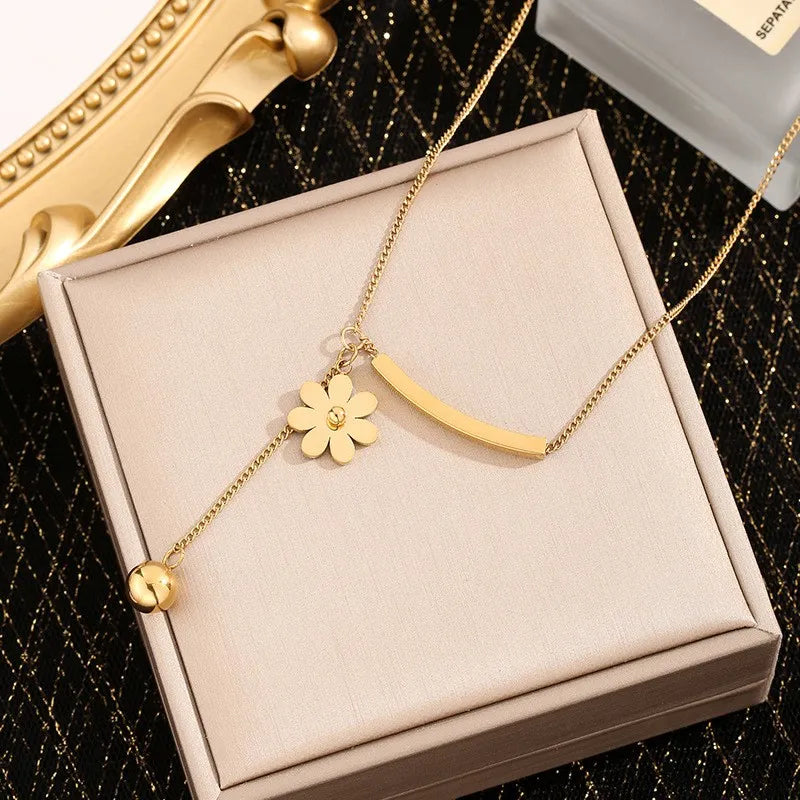 Wholesale Jewelry Princess Novelty Sweet Floral 304 Stainless Steel 18K Gold Plated Plating Pendant Necklace