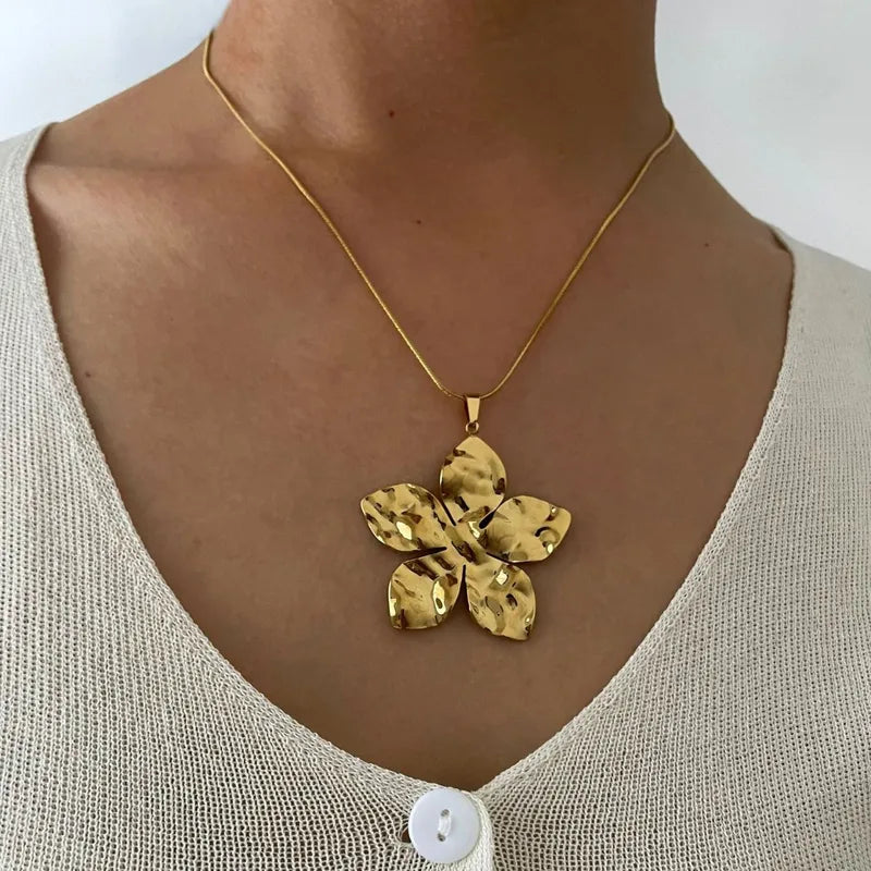 Wholesale Jewelry Retro Flower 316L Stainless Steel 18K Gold Plated Pendant Necklace