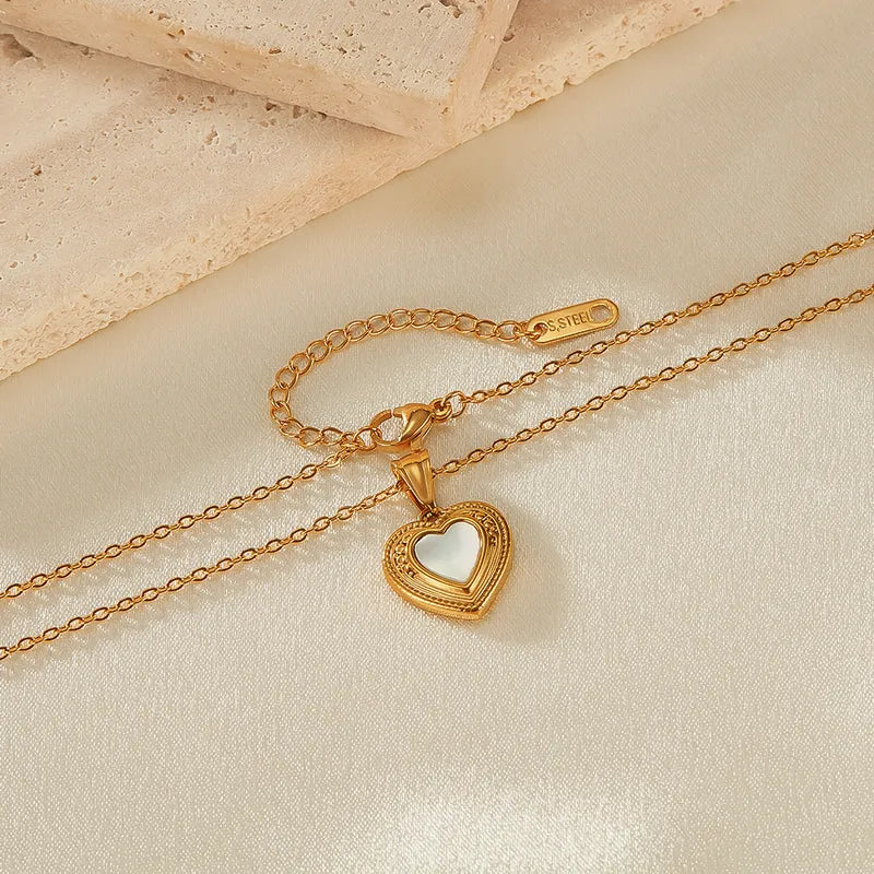 Wholesale Jewelry Vintage Style Heart Shape 304 Stainless Steel Mother Shell Inlay Pendant Necklace