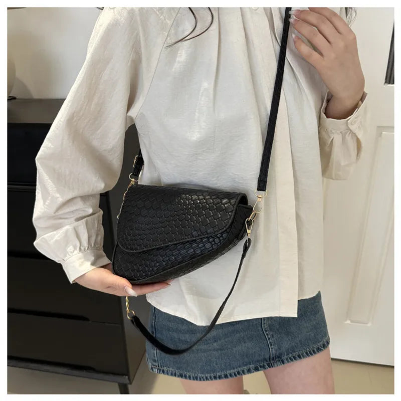 Women's Medium Pu Leather Solid Color Streetwear Square Magnetic Buckle Shoulder Bag Crossbody Bag